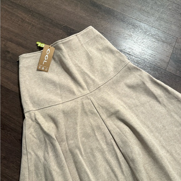 NWT $75 FuzzLuxe
Cashmere-like Flared Maxi Skirt Sz XS - Picture 7 of 10